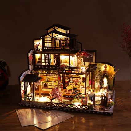 2Kids Toys - Miniatura della casetta Villa Sakura elegante 2xAAA