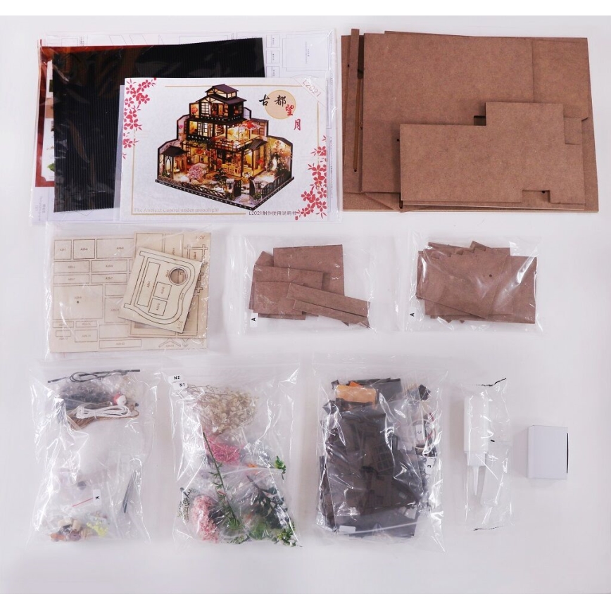 2Kids Toys - Miniatura della casetta Villa Sakura elegante 2xAAA