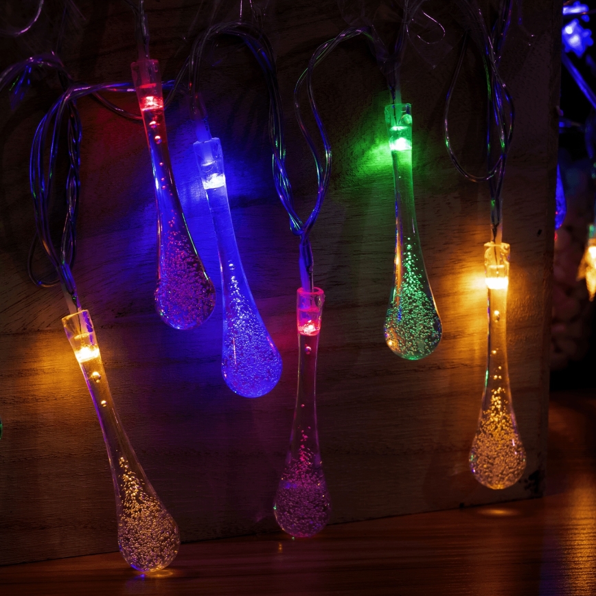 Aigostar - Catena luminosa natalizia da esterno a goccia 100 LED/8 funzioni 3xAA 10 m IP44 multicolore