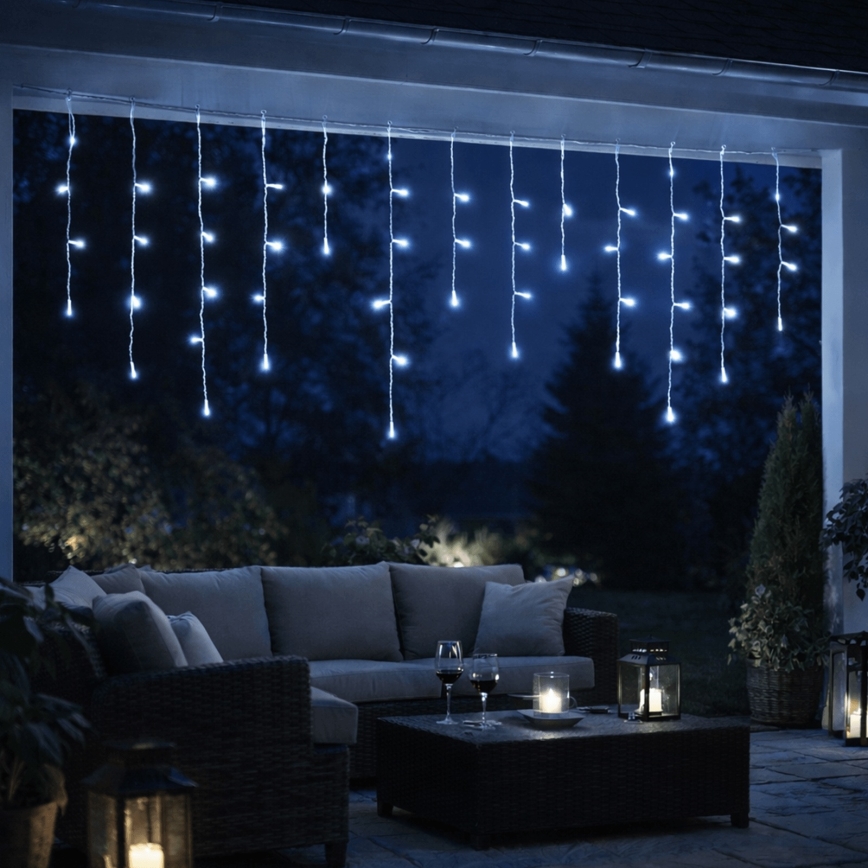 Aigostar - Catena luminosa natalizia LED per esterni 300 LED/8 modalità 3xAA 18x0,6 m IP44 bianco freddo