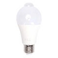 Ampoule LED avec détecteur de mouvement et capteur crépusculaire A60 E27/9W/230V 3000K - Aigostar