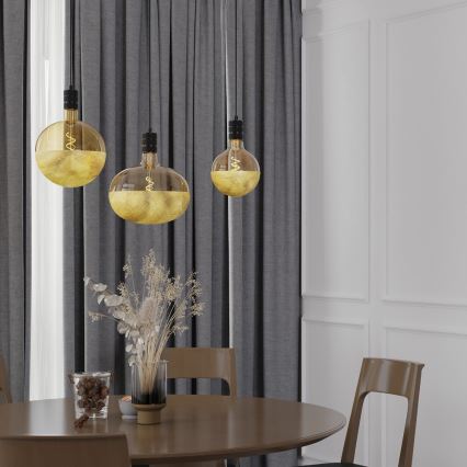 Ampoule LED dimmable à filament E27/4W/230V 1800K dorée, CRI 90, avec coiffe