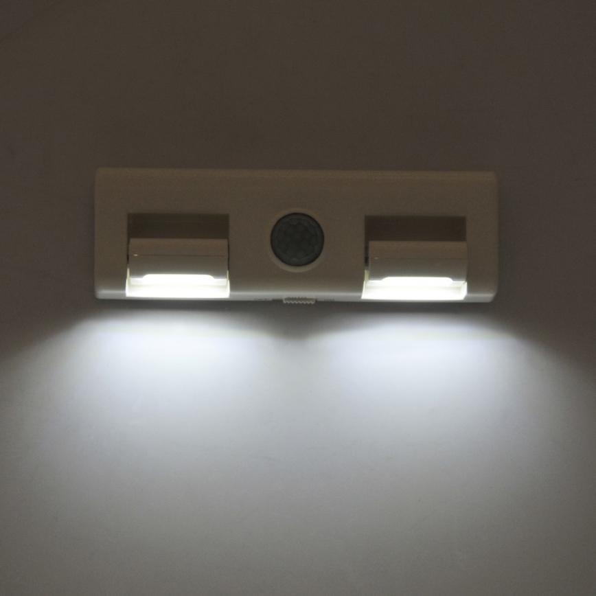 Applique a LED con sensore LED/3xAAA/4,5V