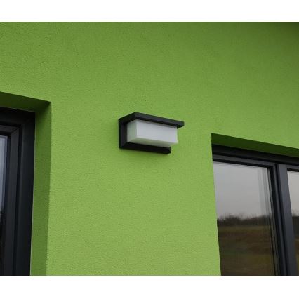 Applique murale d'extérieur avec détecteur LED/12W/230V IP54 noir
