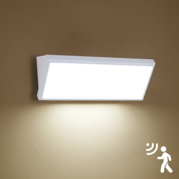 Brilagi - Applique da esterno con sensore TRIANGLE LED/42W/230V, bianco, IP65