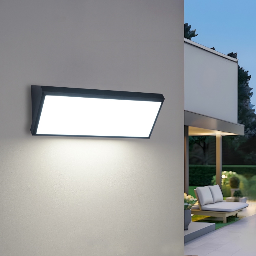 Brilagi - Lampada da parete esterna a LED con sensore TRIANGLE LED/42W/230V nera IP65