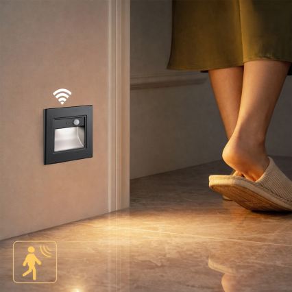 Brilagi - Lampada LED per scale con sensore STEP LIGHT LED/1,5W/230V IP44 nero