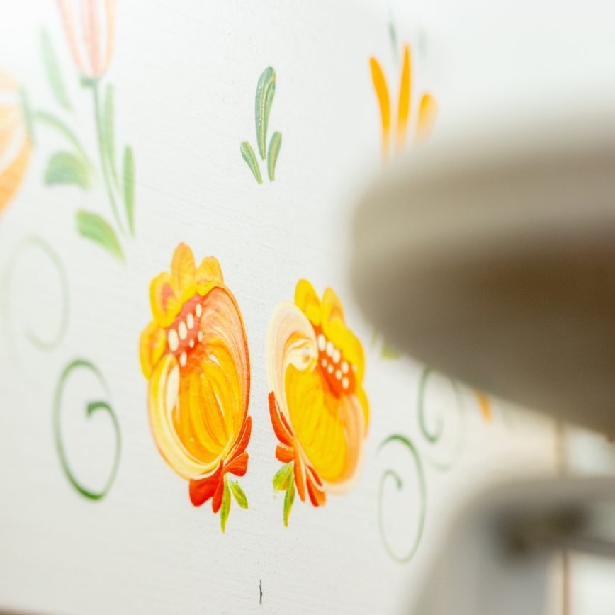 Brilagi - Lampadario a catena QUEEN 8xE14/40W/230V faggio/crema