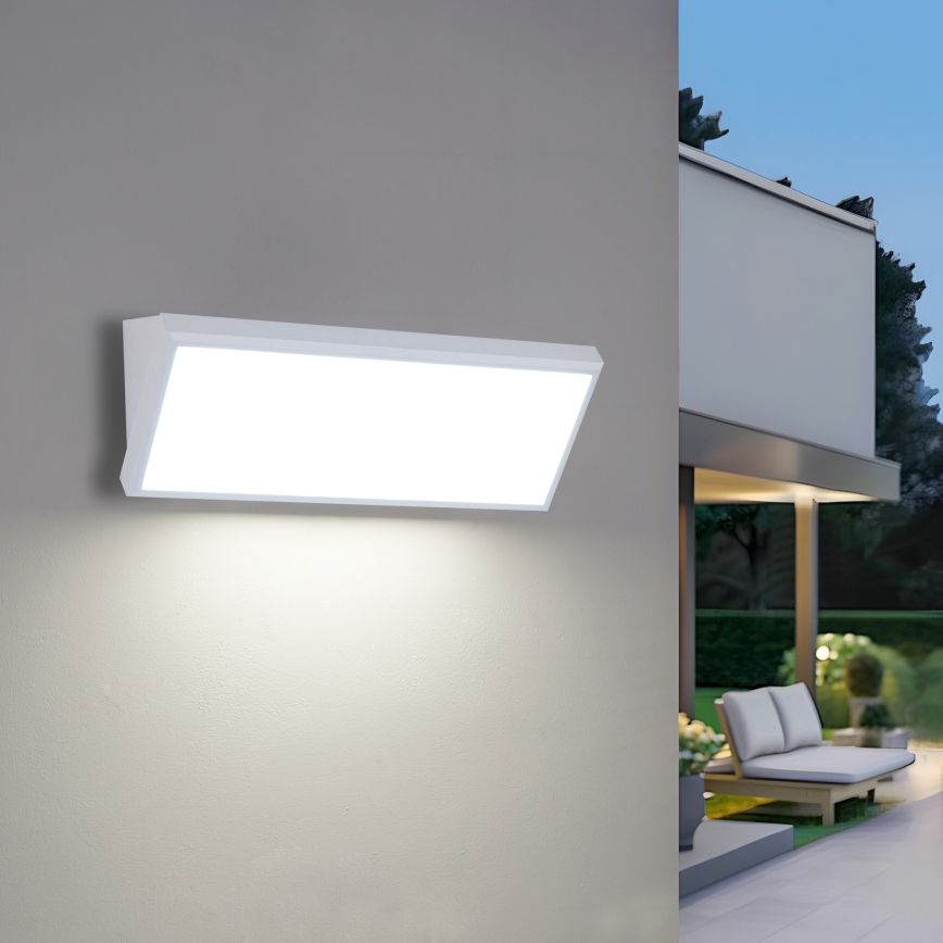 Brilagi - LED-Außenwandleuchte TRIANGLE LED/42W/230V 45 cm weiß IP65