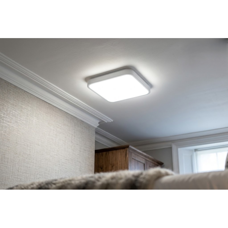 BRILAGI - Plafoniera LED per bagno con sensore ZENNA LED/24W/230V 34,5x34,5 cm IP44 bianca + telecomando