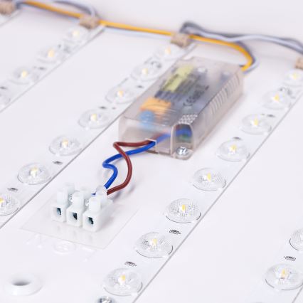 Brilagi - Plafonnier LED dimmable PILANA LED/60W/230V 3000-6500K chêne/blanc 56x56 cm + télécommande