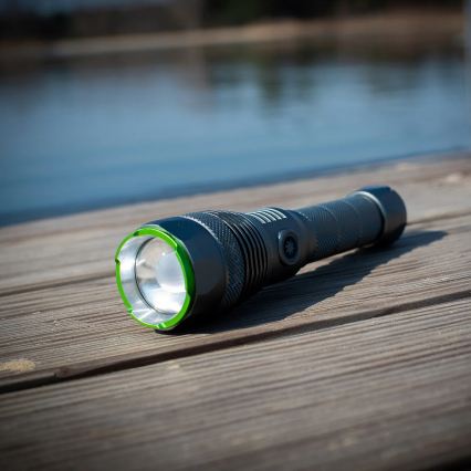 Dimmbare, wiederaufladbare LED-Taschenlampe mit Powerbank-Funktion LED/30W/5V IPX7 3000 lm 4000 mAh