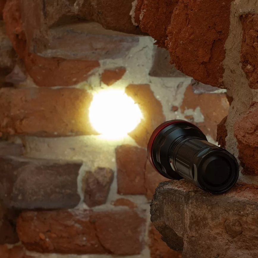 Dimmbare, aufladbare LED-Taschenlampe LED/20W/5V IPX5 2000 glänzend 6000 mAh