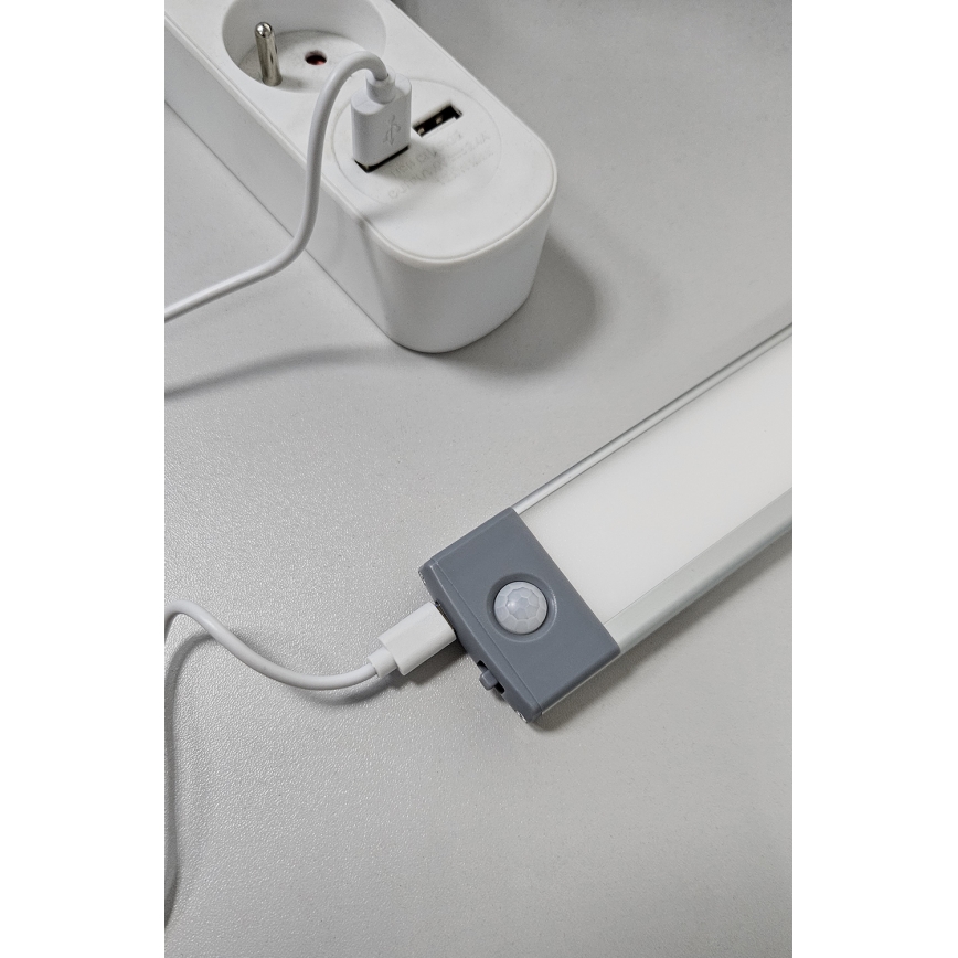Éclairage de meubles rechargeable avec détecteur LED/3,5W/5V USB 800 mAh 4200K 46 cm