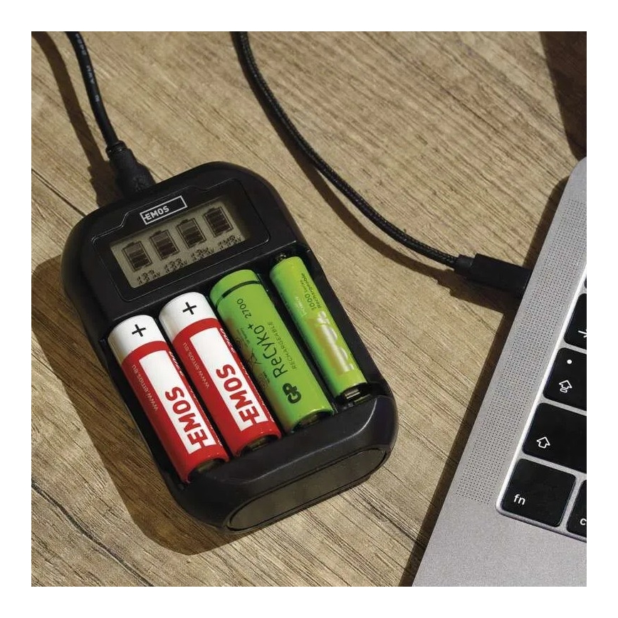 Batterieladegerät mit LCD-Display 4xAA/AAA 5V