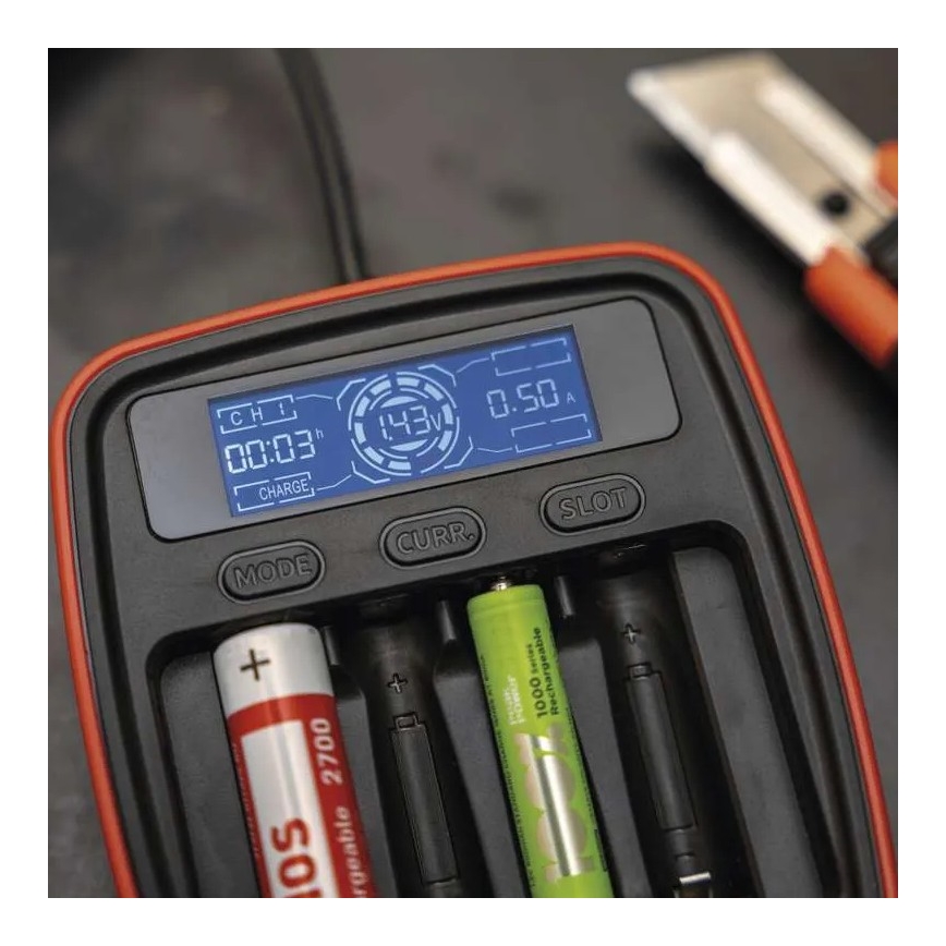 Caricabatterie con display LCD 4xAA/AAA 5V