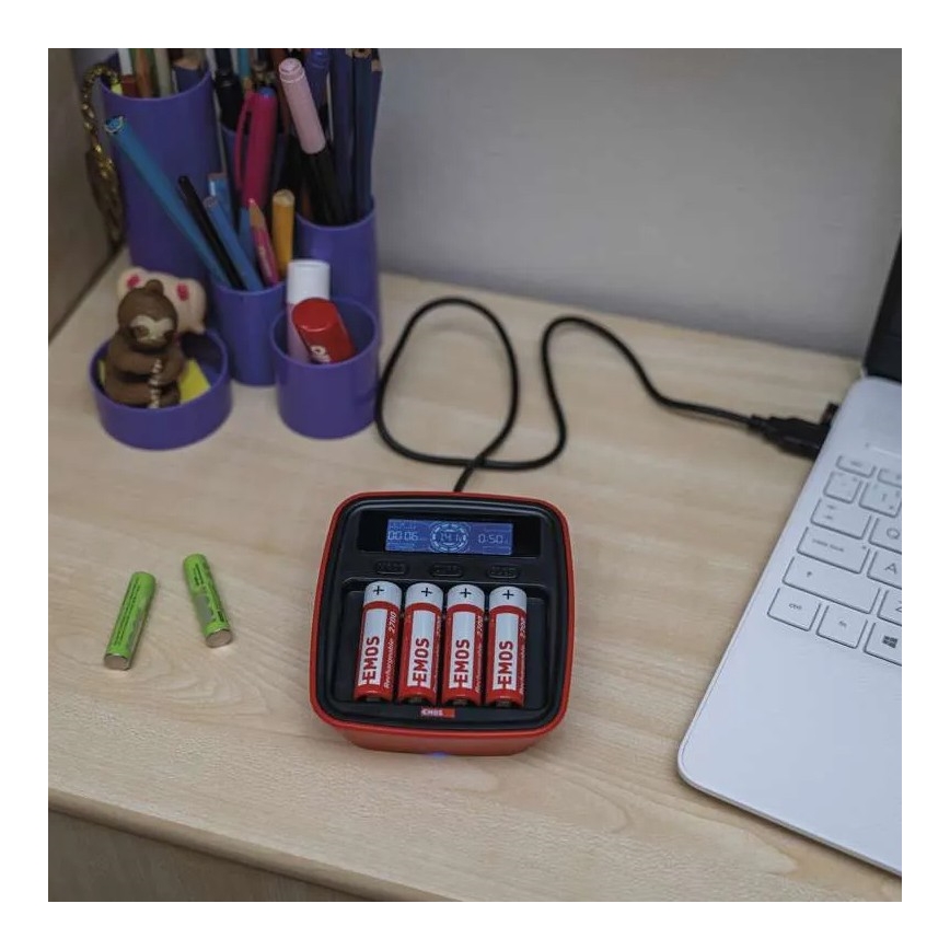 Caricabatterie con display LCD 4xAA/AAA 5V