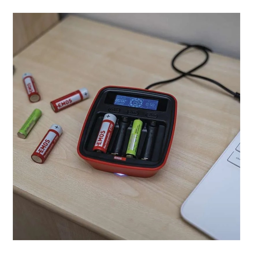 Chargeur de piles avec écran LCD 4xAA/AAA 5V