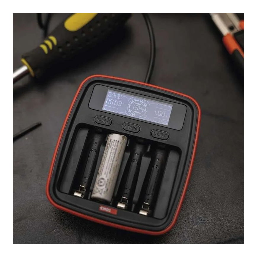 Chargeur de piles avec écran LCD 4xAA/AAA 5V