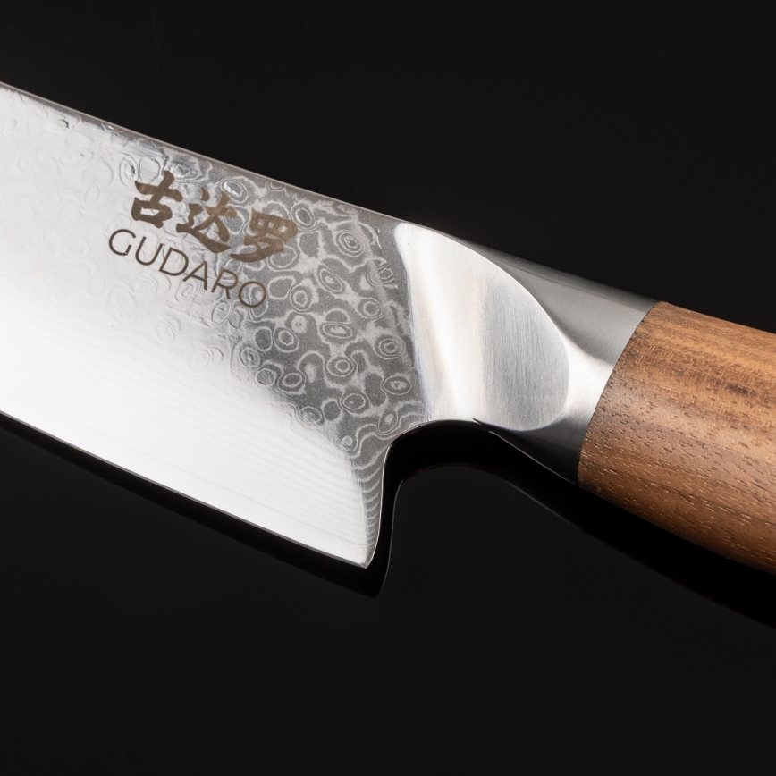 Gudaro - Coltello da chef in acciaio damascato TAKUMI 8, 67 strati d'acciaio, lama 20 cm, manico in noce