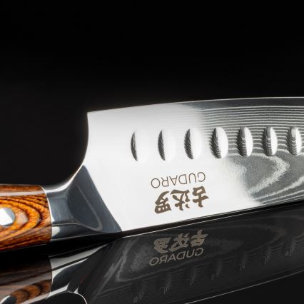 Gudaro - Coltello da cucina santoku in acciaio damascato FENG 7,5, 67 strati d'acciaio, lunghezza 18 cm