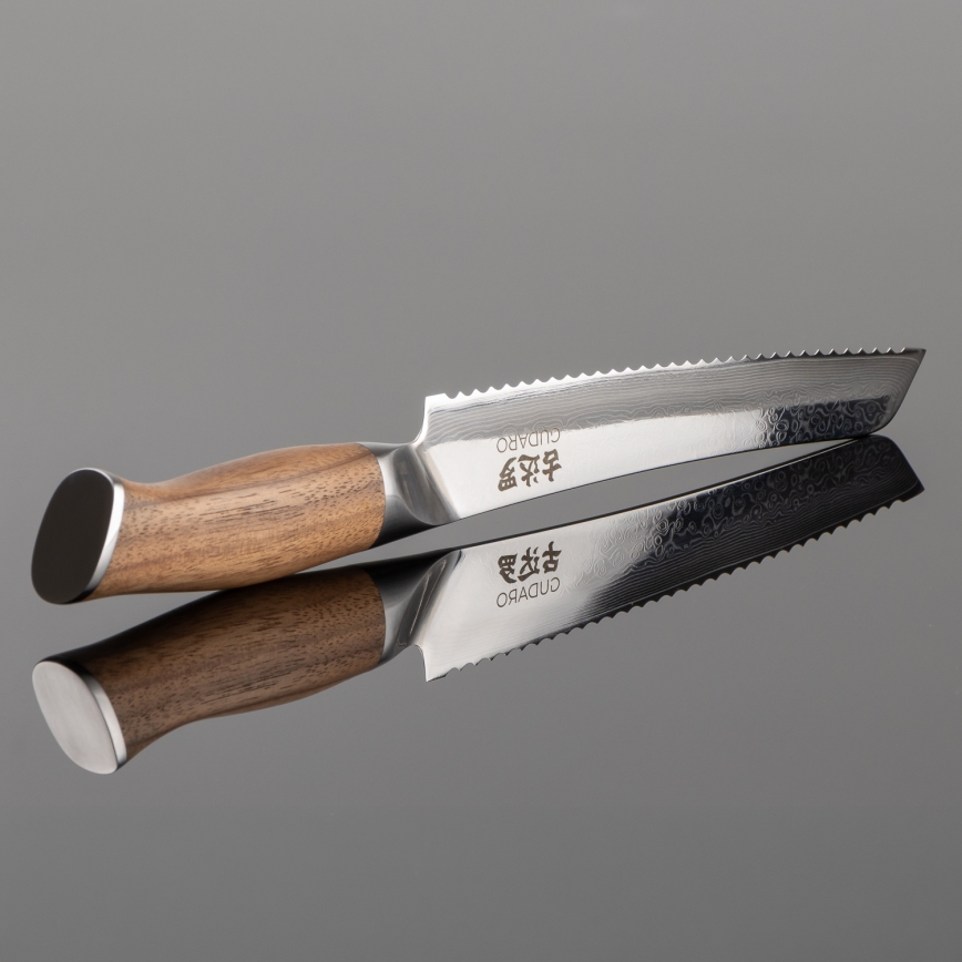 Gudaro - Damast-Brotmesser TAKUMI 8, 67-lagiger Stahl, Klingenlänge 20 cm, Walnussgriff