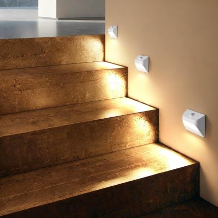 Immax 08308L - Lampada LED ricaricabile per scale con sensore di movimento e sensore crepuscolare STEP LIGHT LED/0,3W/3,7V 2200 mAh IP53 bianco