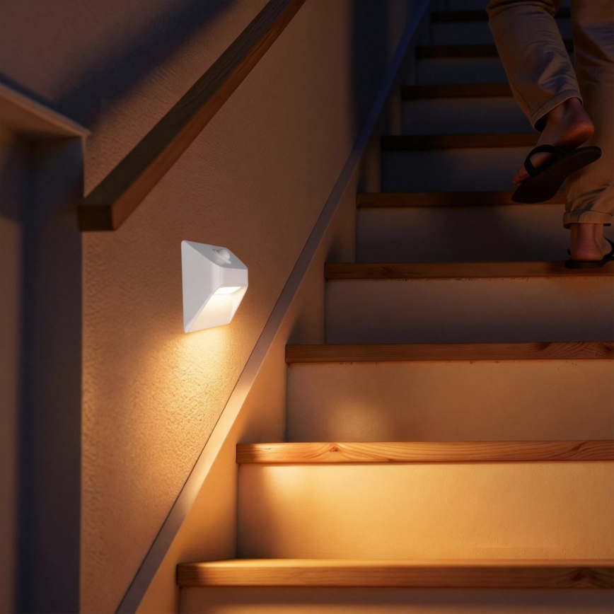 Immax 08308L - Wiederaufladbare LED-Treppenleuchte mit Bewegungs- und Dämmerungssensor STEP LIGHT LED/0,3W/3,7V 2200 mAh IP53 weiß