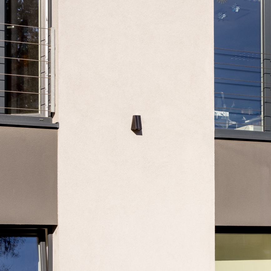 Applique murale solaire avec détecteur LED/2W/5V IP54 1300 mAh