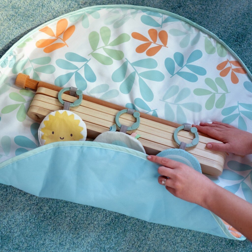 Ingenuity - Couverture de jeu enfant avec trapèze en bois SOLEIL VALLEY