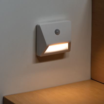 LED-Einbauleuchte IRS mit Bewegungs- und Dämmerungssensor LED/0,3W/3xAAA IP54 weiß
