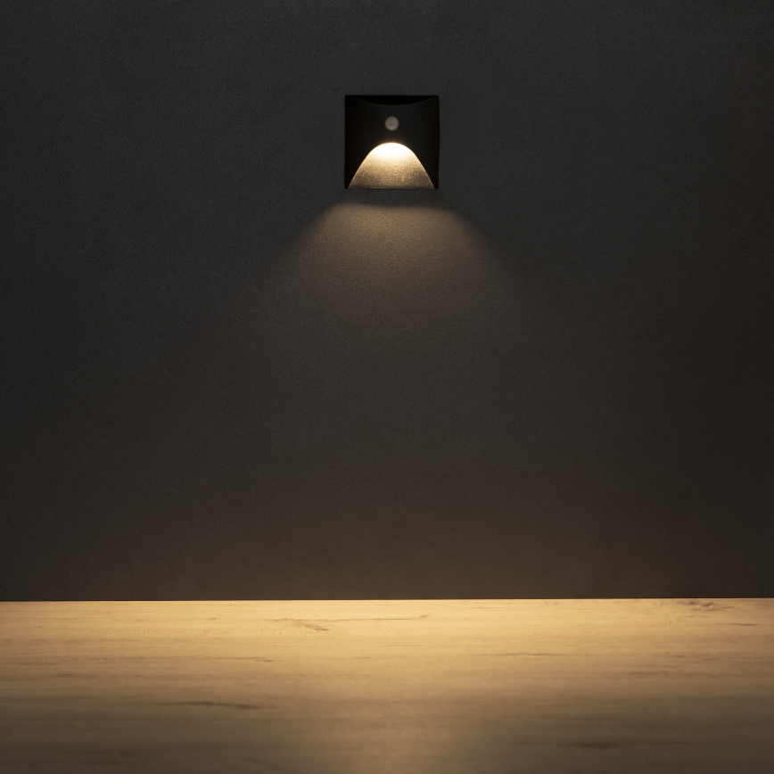 Applique d'escalier LED EXIN avec capteur de mouvement et détecteur crépusculaire, LED/2,5W/230V 3000K IP65, noir, carrée