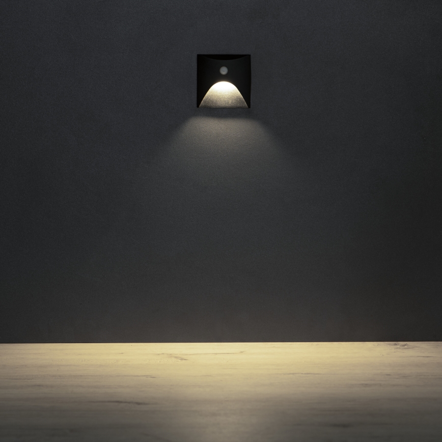 Applique LED pour escalier EXIN avec détecteur de mouvement et capteur crépusculaire LED/2,5W/230V 4000K IP65 noire carrée