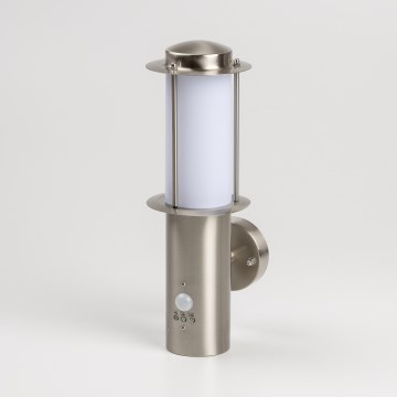 Lampada da parete LED per esterni con sensore di movimento, 1x E27, 4,9 W, 230 V, IP44, finitura cromo opaco