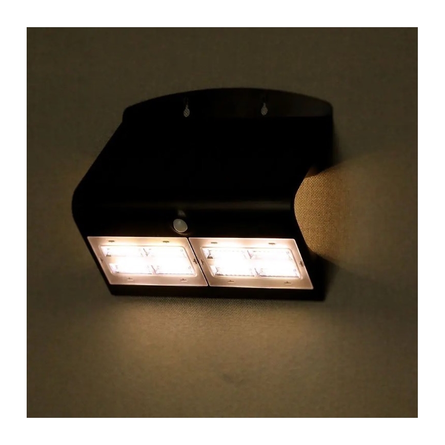 Lampada da parete solare a LED con sensore LED/7W/3,7V 4000K IP65 nero