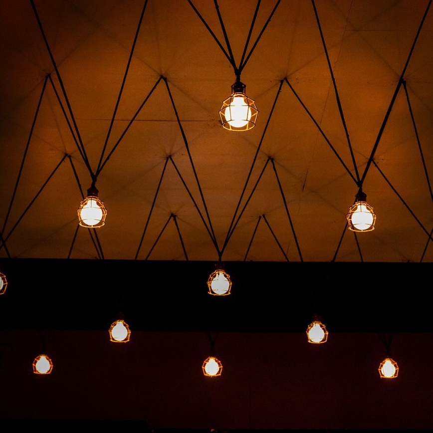 LED-Glühlampe FILAMENT G95 E27/6W/230V 3000K