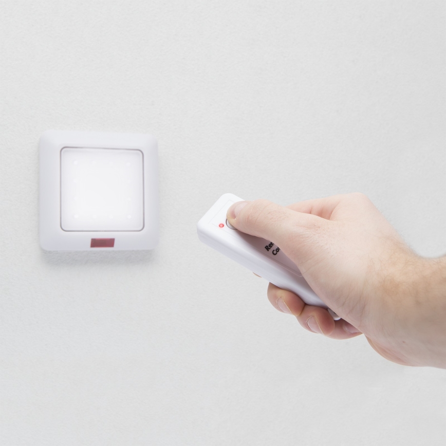 LED Luce di orientamento LED/3xAA + telecomando