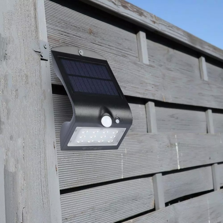 LED Solar-Wandleuchte mit Sensor LED/1.5W/3,7V IP65