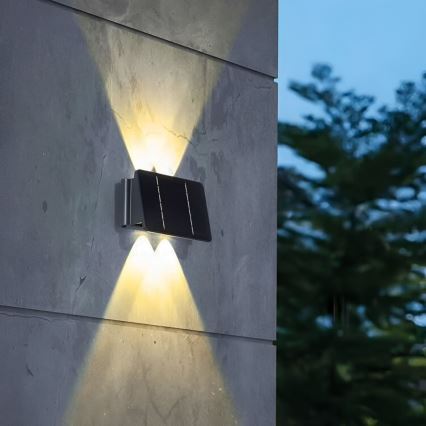 LED-Solarwandleuchte 4xLED/1,5W/3,7V IP54 schwarz