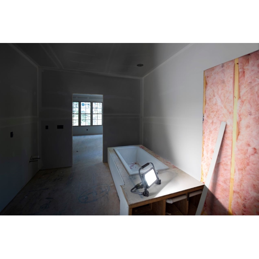 Ledvance - Dimmbarer, aufladbarer LED-Outdoor-Strahler WORKLIGHT BATTERY LED/30W/5V 2200 mAh IP54