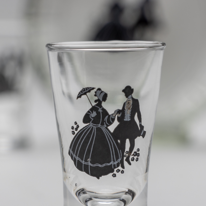 Lot 1x bouteille en verre et 2x verre à shot transparent avec un motif de danse