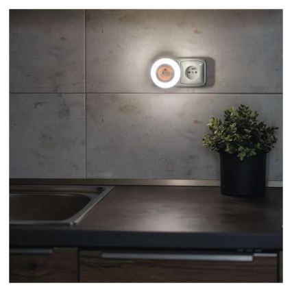 Luce notturna LED con sensore e presa LED/0,3W/230V