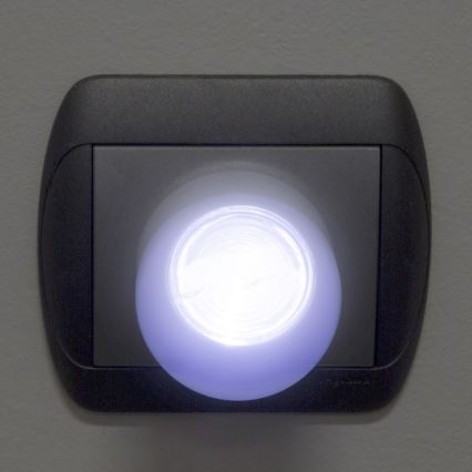 Lumière d'orientation sur prise avec un détecteur de crépuscule LED/1W/230V
