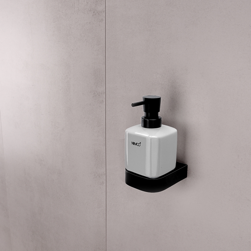 NIMCO NKC set-31K-T-90 - Distributore di sapone a parete, portaspazzolino e gancio a parete NIKAU 320 mm bianco/opaco nero