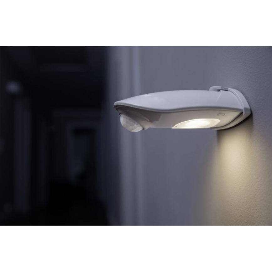 Osram - Applique da esterno a LED con sensore DOORLED, 0,5 W, 3x AA, IP54, bianco