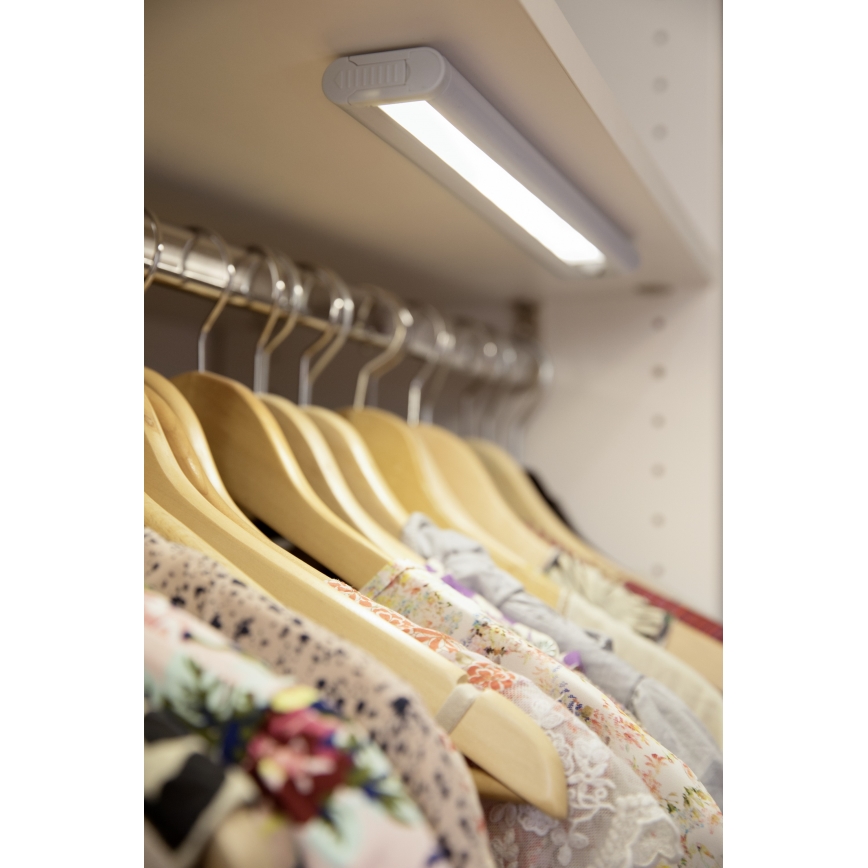 Osram - LINEARLED LED-Unterbauleuchte mit Bewegungs- und Dämmerungssensor, 1,9 W, 6 V, 4×AA, 4000 K, 21,4 cm, weiß