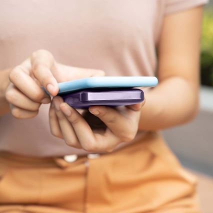 Powerbank mit Display und kabellosem Laden Power Delivery 5000mAh/20W/5V lila