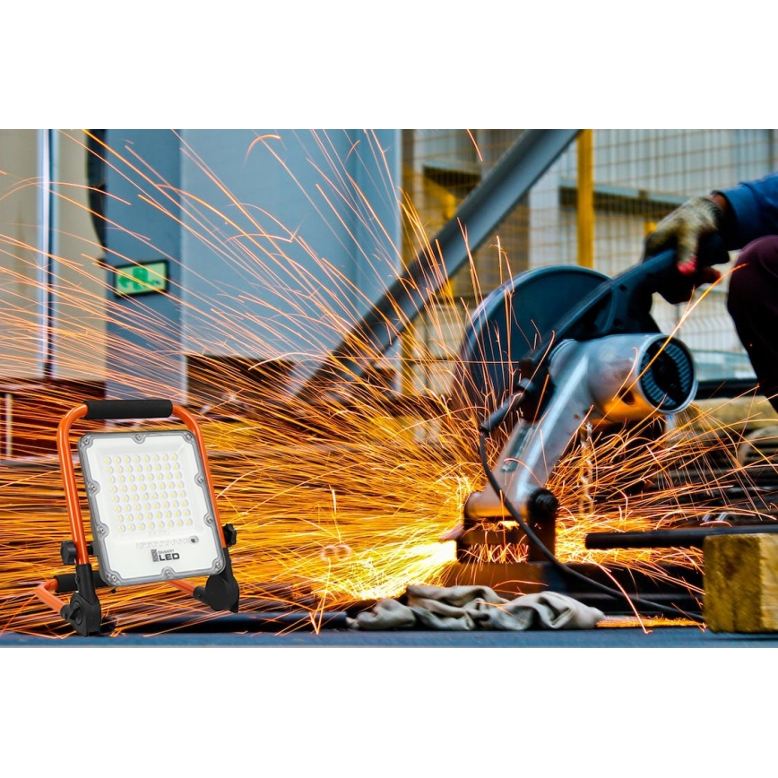 Proiettore LED ricaricabile con stativo LED/50W/3,2V 4500K 10000 mAh IP65 arancione