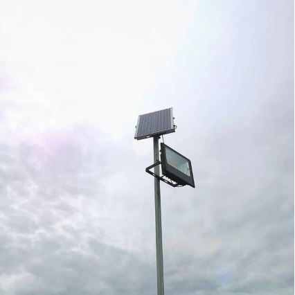 Proiettore solare LED dimmerabile LED/20W/6,4V 4000K IP65 + telecomando