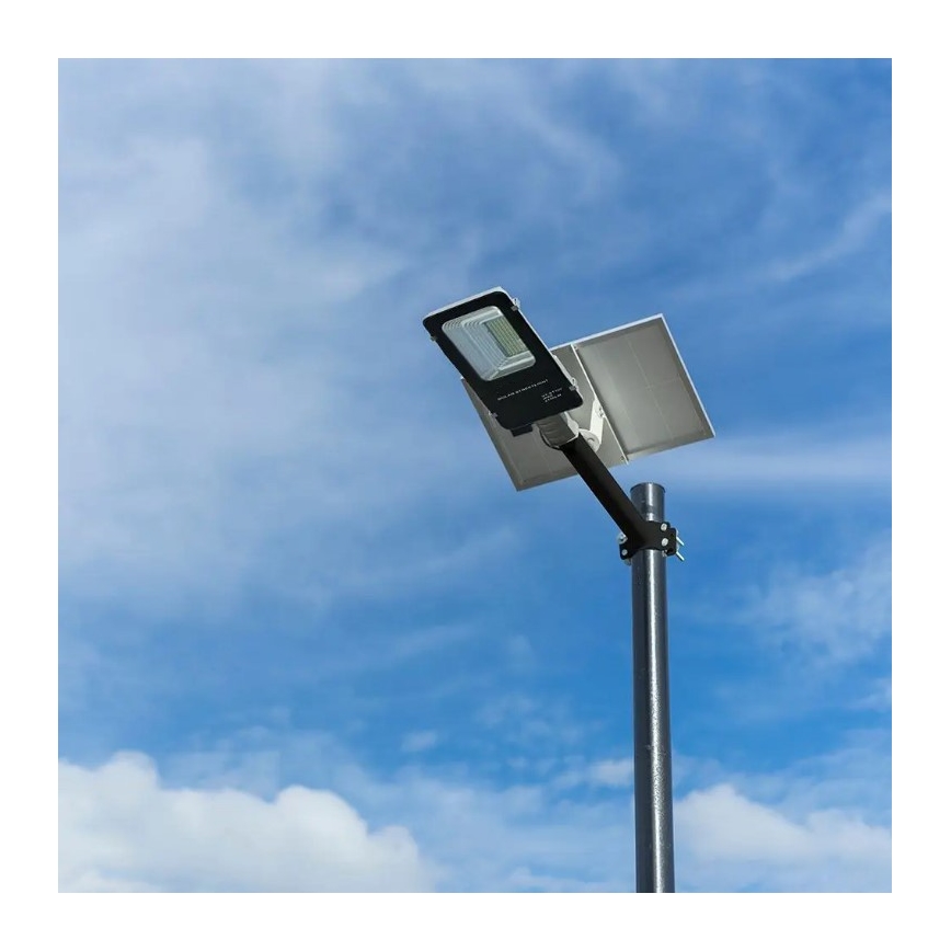 Proiettore solare stradale LED dimmerabile LED/50W/6,4V 4000K IP65 + telecomando